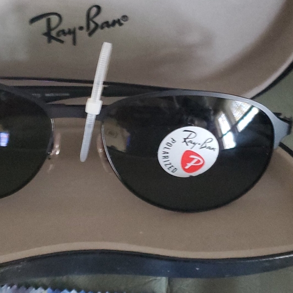 Raybans 2023 new black leather case new 2023 gorgeous 😍 - Picture 2 of 6